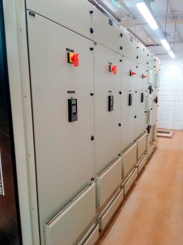 Painéis Elétricos e Eletrocentros - 2